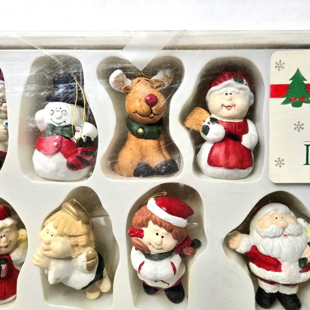 Holiday Classics 24-piece Christmas Ornament Set. - Picture 4 of 12